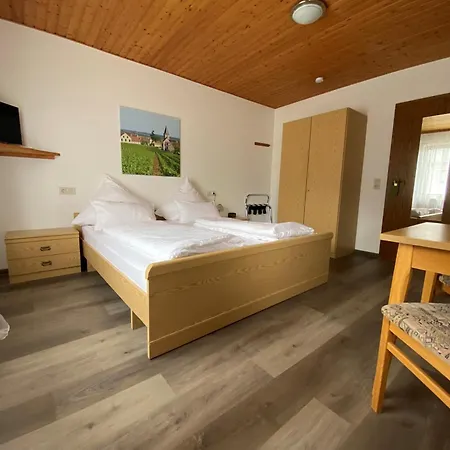 Bed & Breakfast Weingut H. Gindorf Lieser