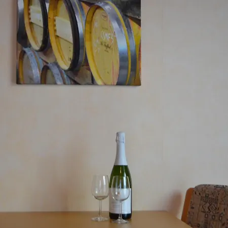 Weingut H. Gindorf 住宿加早餐酒店 利塞尔