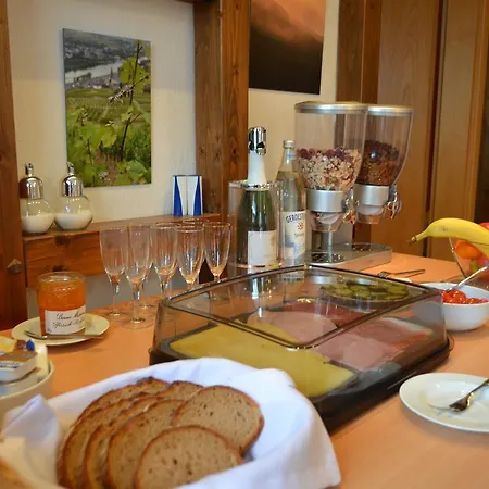 Weingut H. Gindorf 3* Lieser