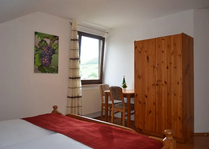 ベッド・アンド・ブレックファスト Weingut H. Gindorf 3*