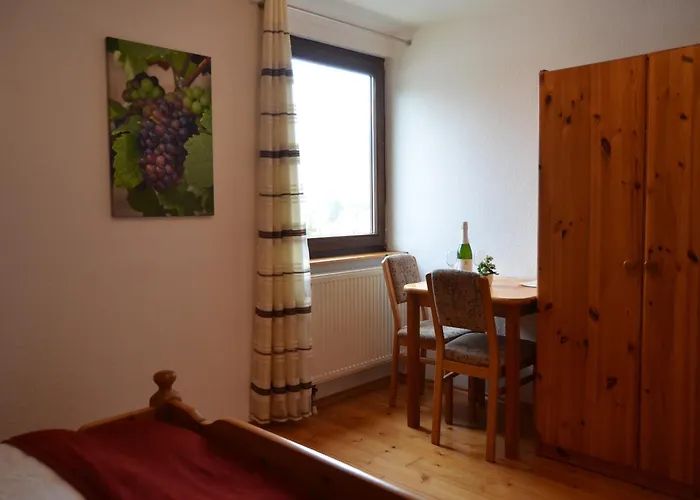 Weingut H. Gindorf ベッド・アンド・ブレックファスト 3*