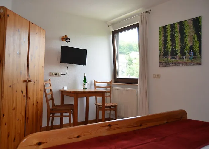 ベッド・アンド・ブレックファスト Weingut H. Gindorf 3*